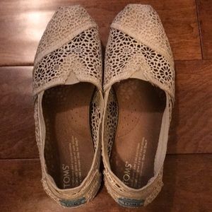 Toms women’s shoes size 7.5